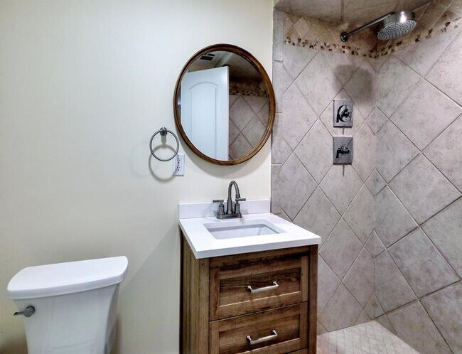 Building Photo - 5300 NE 24th Terrace