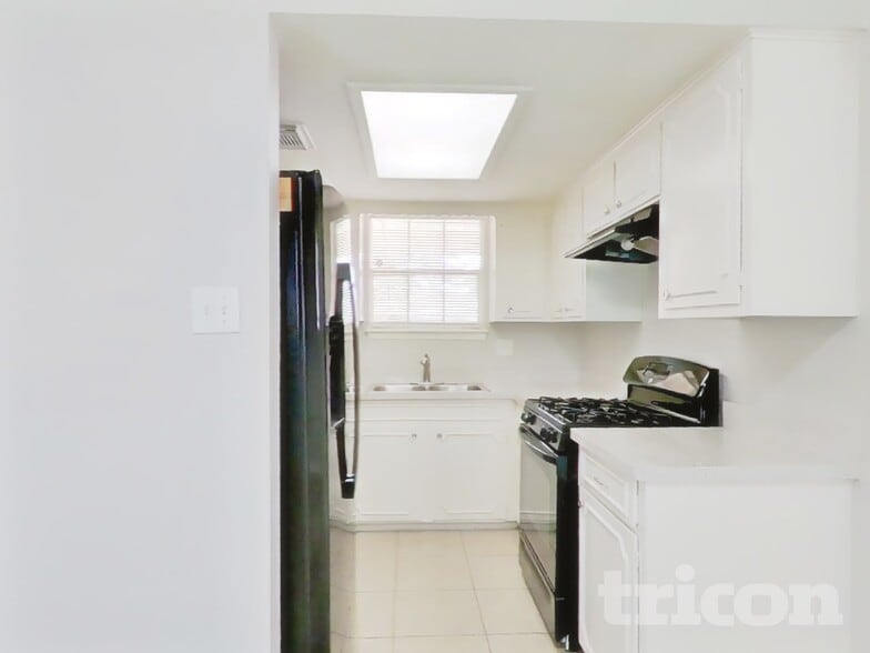 Building Photo - 6422 French Chateau Dr