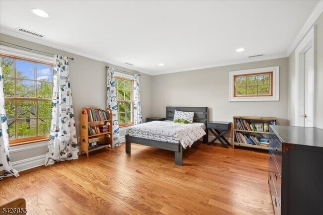 Building Photo - 236 Long Hill Dr