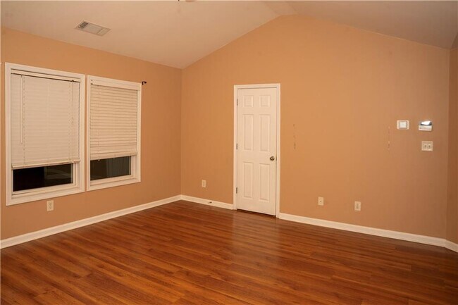 Building Photo - 2581 Southhaven Ln