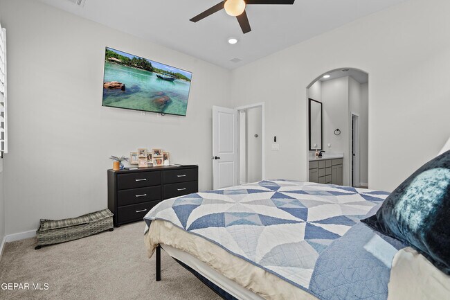 Building Photo - 12646 Amesbury