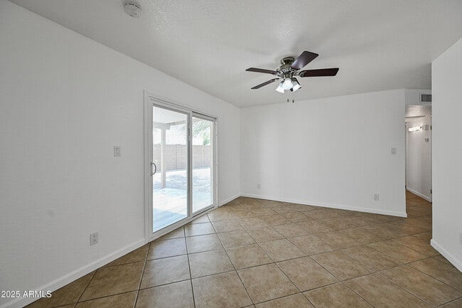 Building Photo - 1503 E Florian Ave