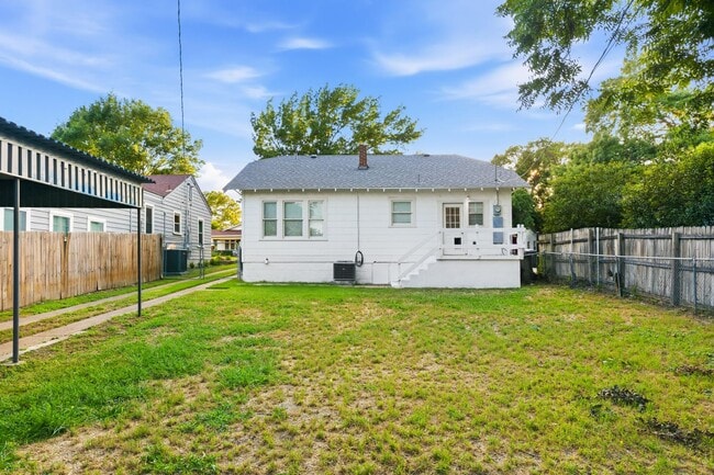 Building Photo - 1705 Virginia Pl