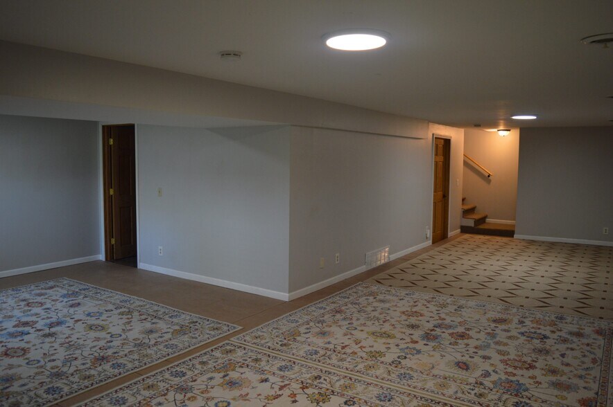 Building Photo - 2543 Chesapeake Dr