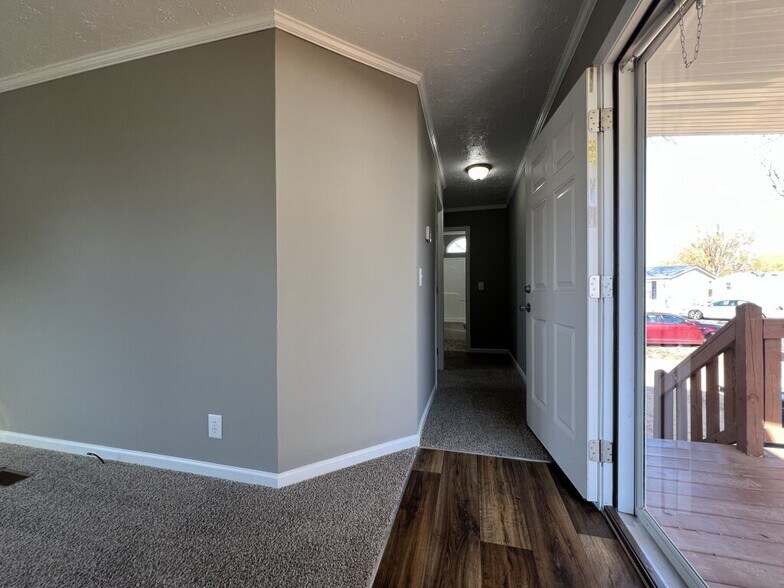 Building Photo - 35 Water Oak Ct