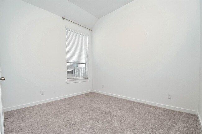 Building Photo - 17099 Crimson Crest Dr