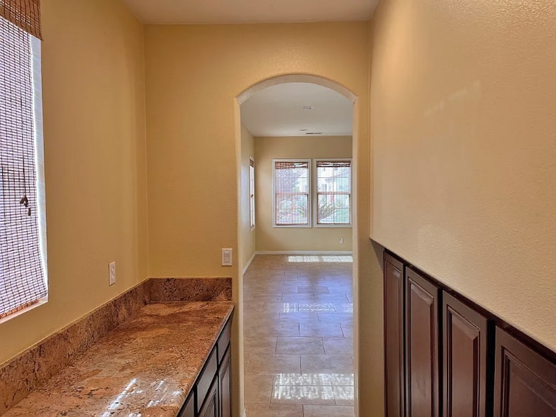 Building Photo - 1112 Championship Rd