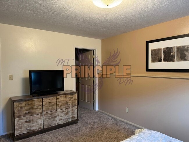 Building Photo - 15 Penney Lane