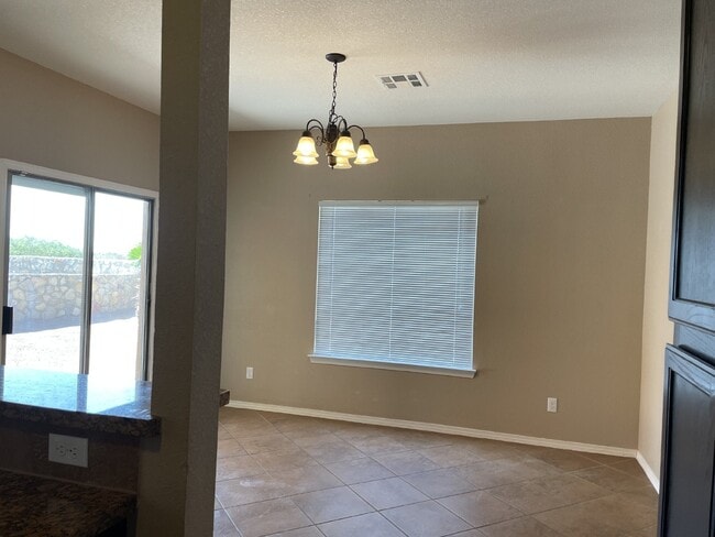 Building Photo - 12960 Cozy Cove Ave