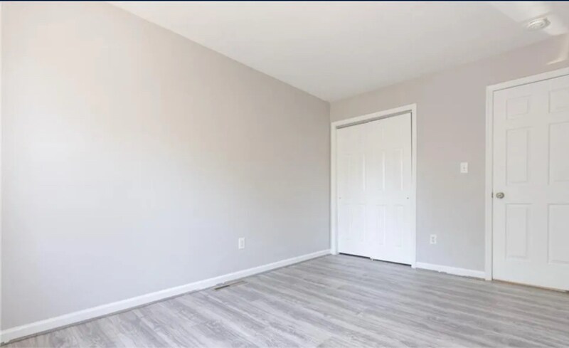 Building Photo - 302 Primrose Ln