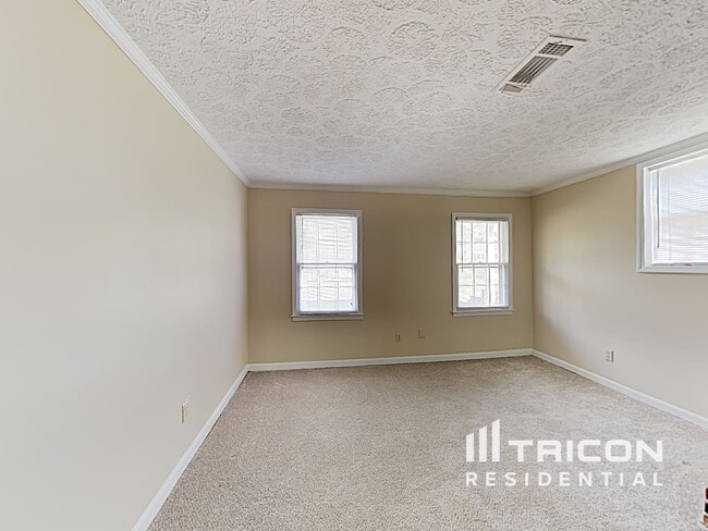 Building Photo - 414 Breezy Dr SW