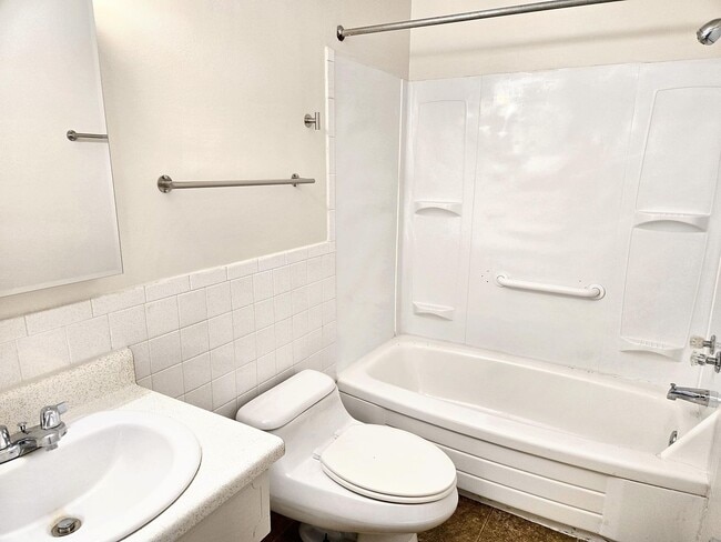 Building Photo - 3687 Kenbrooke Ct
