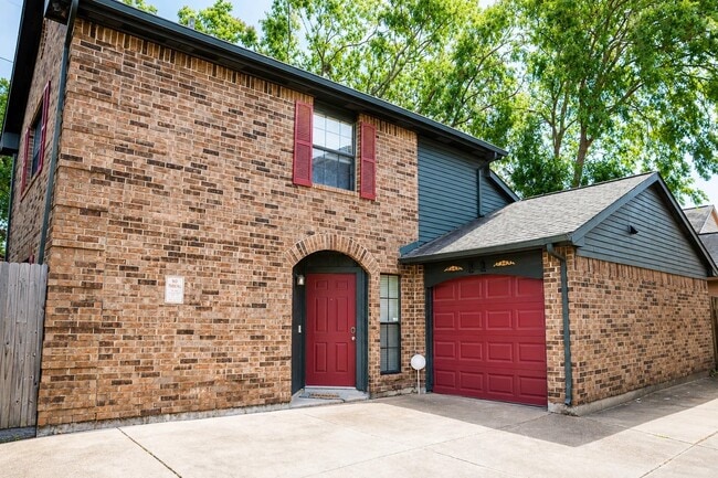 Building Photo - 11 Regency Ln