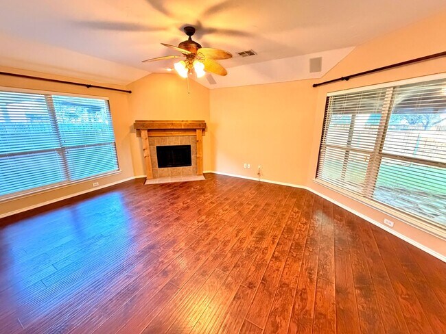 Building Photo - 1413 Lacewing Dr