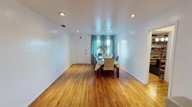 Building Photo - 1821 Brookline St