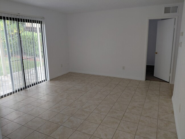 Building Photo - 2331 Conway Dr