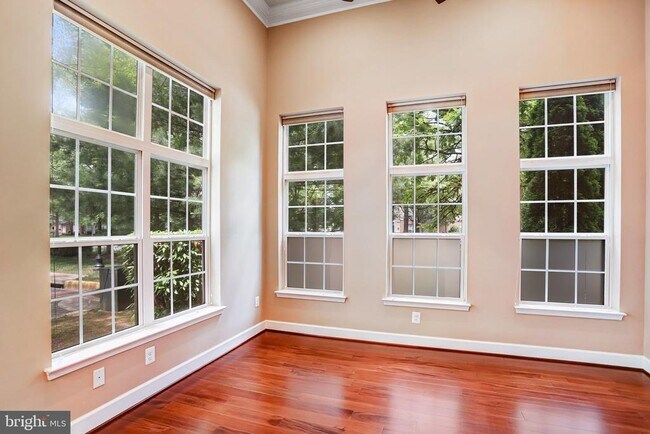 Building Photo - 13526 Waterford Hills Boulevard