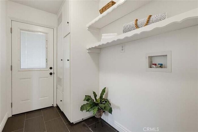 Building Photo - 14611 Ermita Ave