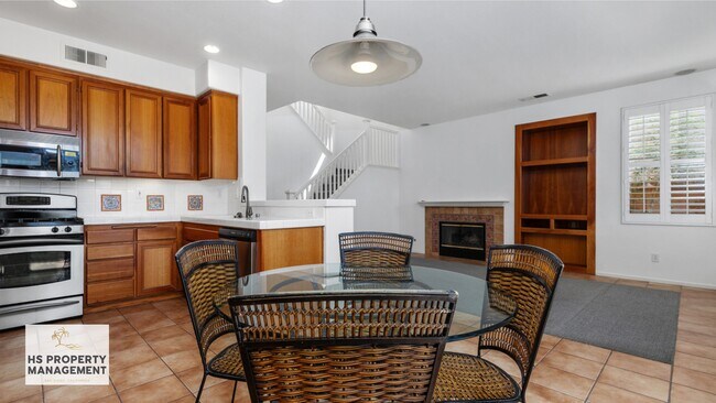 Building Photo - 657 Prairie Dr
