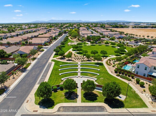 Building Photo - 1083 E Holland Park Dr