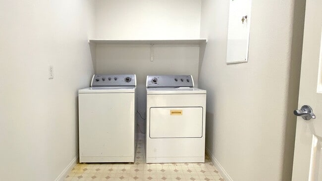 Building Photo - Great single story home 4 beds 3 baths in Henderson