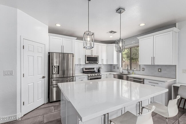 Building Photo - 3777 E Vallejo Dr