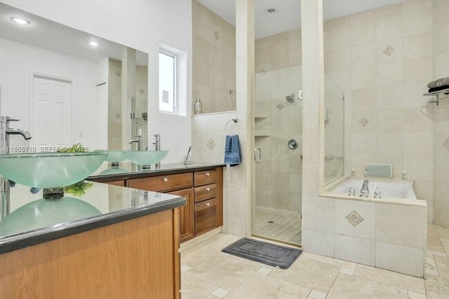 Building Photo - 205 N 31st Ave