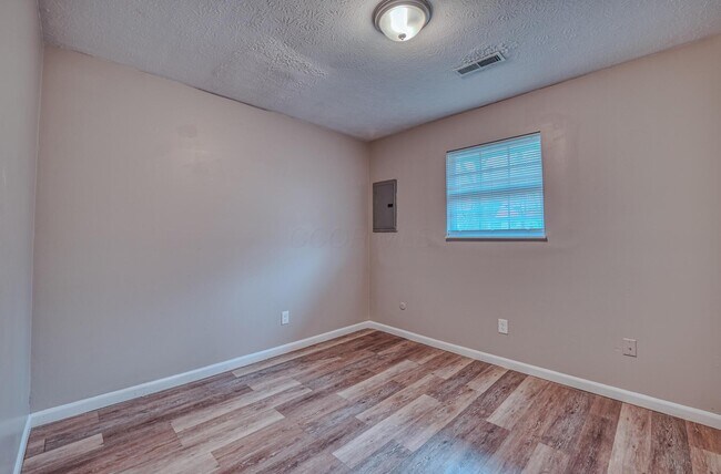 Building Photo - 2735 Joyce Ave