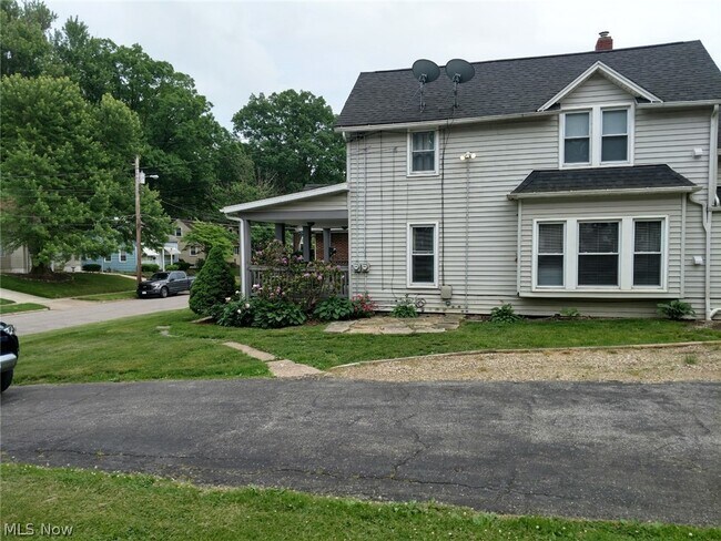 Building Photo - 1522 Campbell St