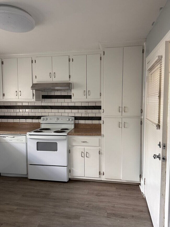 Building Photo - RENTAL HOME 3BD/2BTH