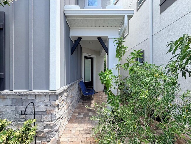 Building Photo - 660 Rosewood Way