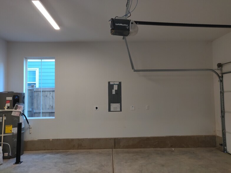 Garage - 3893 SE 81st Ave