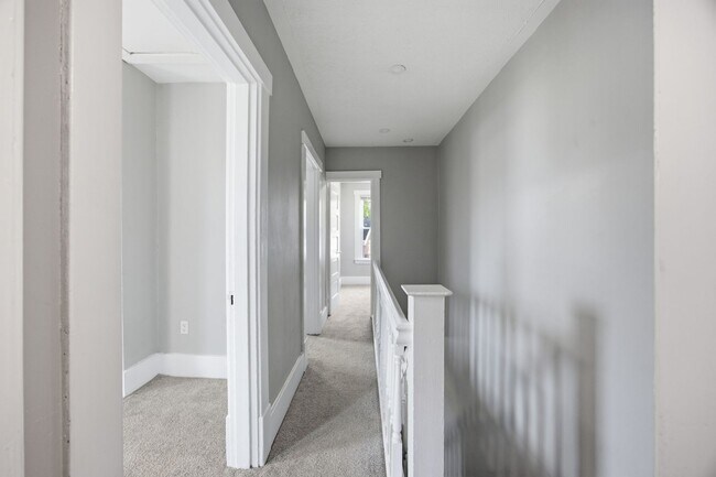 Building Photo - 827 Hinnerman St