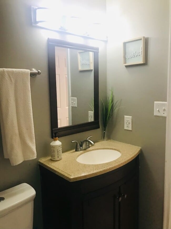 Building Photo - Charming 3-Bedroom Townhome in Hampton, VA ?