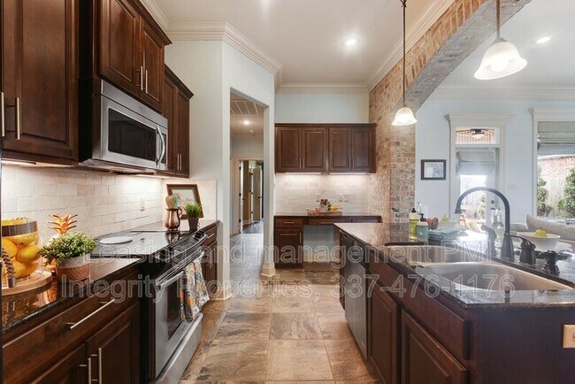 Building Photo - 308 Overbrook Dr