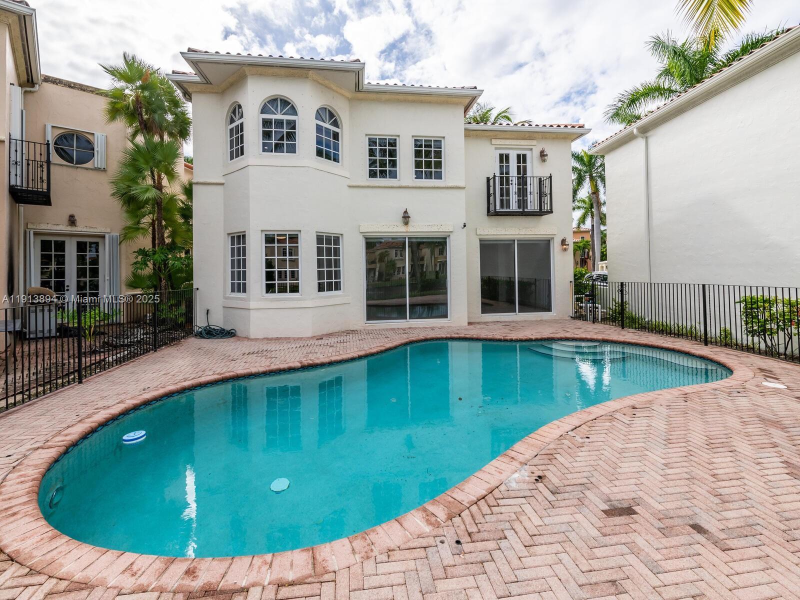 Building Photo - 20729 NE 32nd Ave