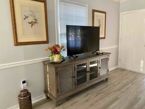 Building Photo - 2515 Vero Beach Ave