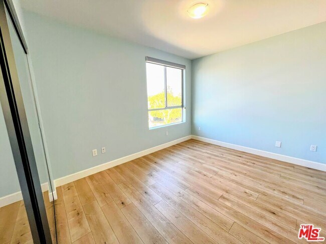 Building Photo - 5525 W Olympic Blvd