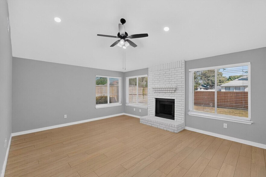 Building Photo - 7809 Cornell Dr