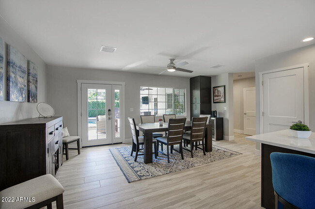 Building Photo - 4233 E Mulberry Dr