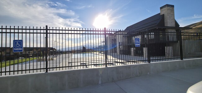 Building Photo - 4335 N 325 E