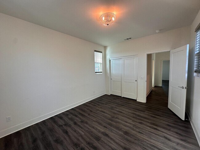 Building Photo - 15852 Ellington Wy