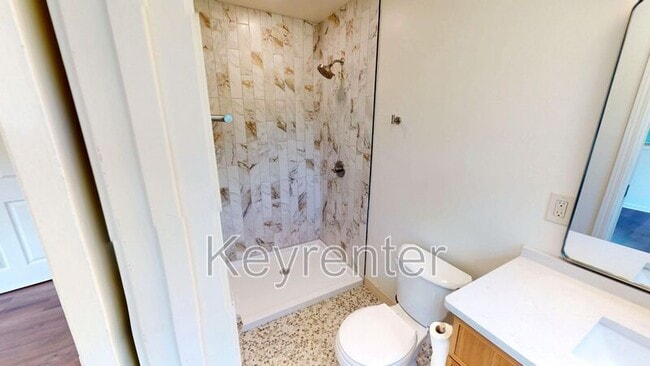 Building Photo - 424 Bridge View Ln