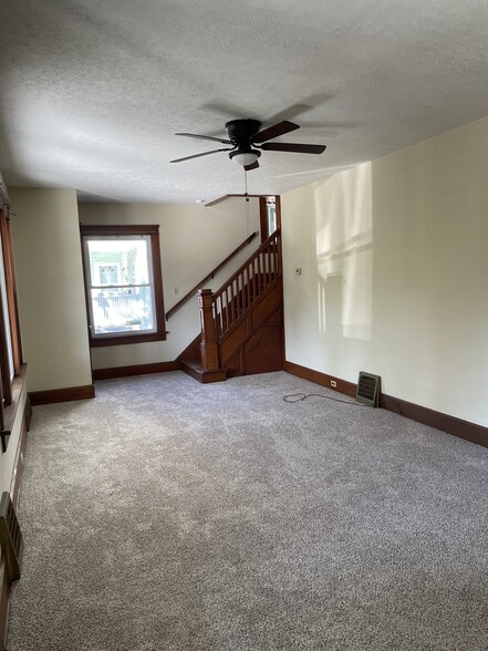 Building Photo - 206 Wales Rd NE