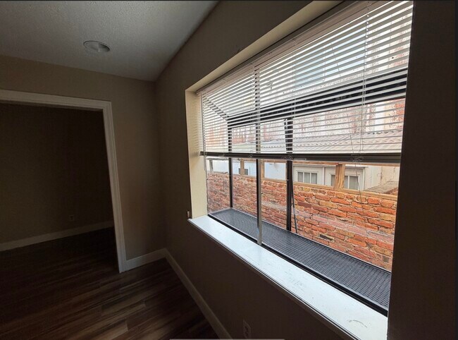 Building Photo - 1901 Brun St