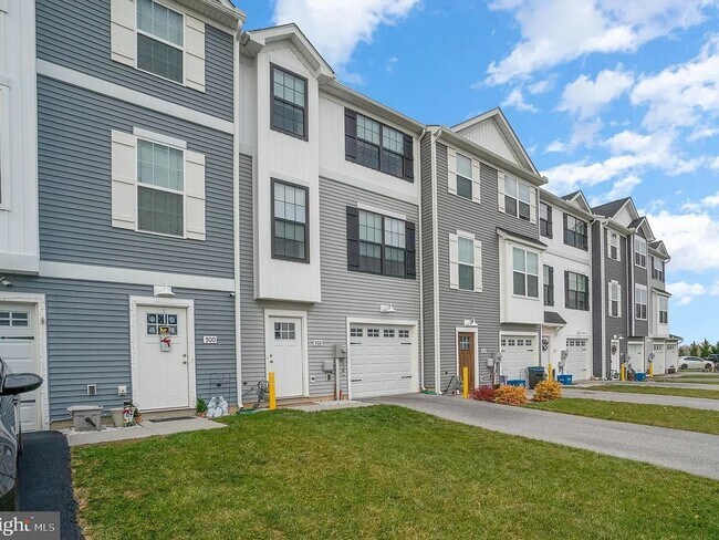 Building Photo - 3 Bedroom Townhome in Hanover