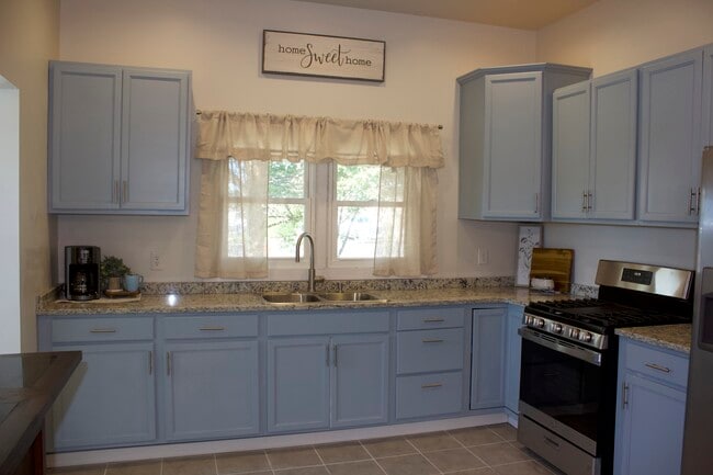 Kitchen - 120 1st St SE