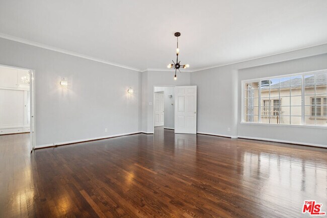 Building Photo - 110 Flores St