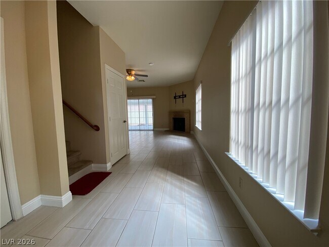 Building Photo - 313 Beethoven St