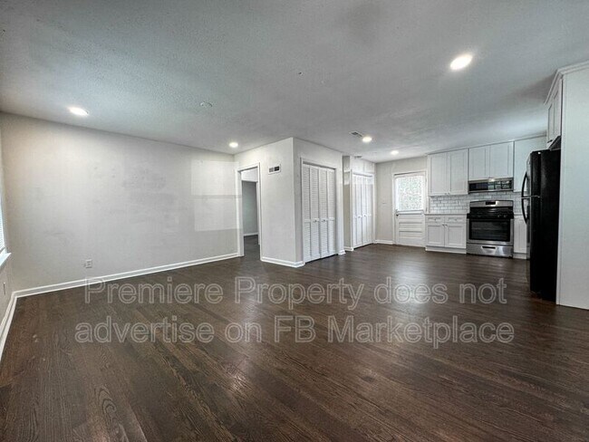 Building Photo - 8600 E 78th Terrace
